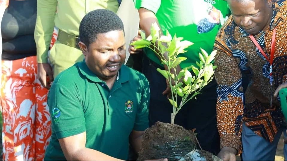 WAZIRI JAFO AIPAISHA AJENDA YA RAFIKI BRIQUETTES